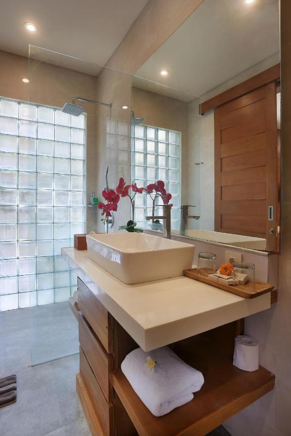 The Wina Villa Seminyak Εξωτερικό φωτογραφία